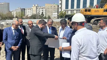 Van Valisi Balcı, Hazreti Ömer Camii inşaatını inceledi