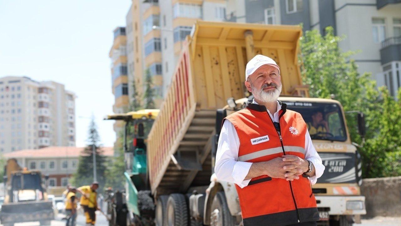 Başkan Çolakbayrakdar, "Yerli ve milli, Türkiye’nin en güçlü asfalt plentiyle rekorlara koşuyoruz"