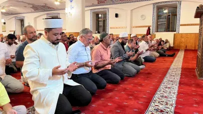 Hacılar kandil gecesinde huzurla doldu