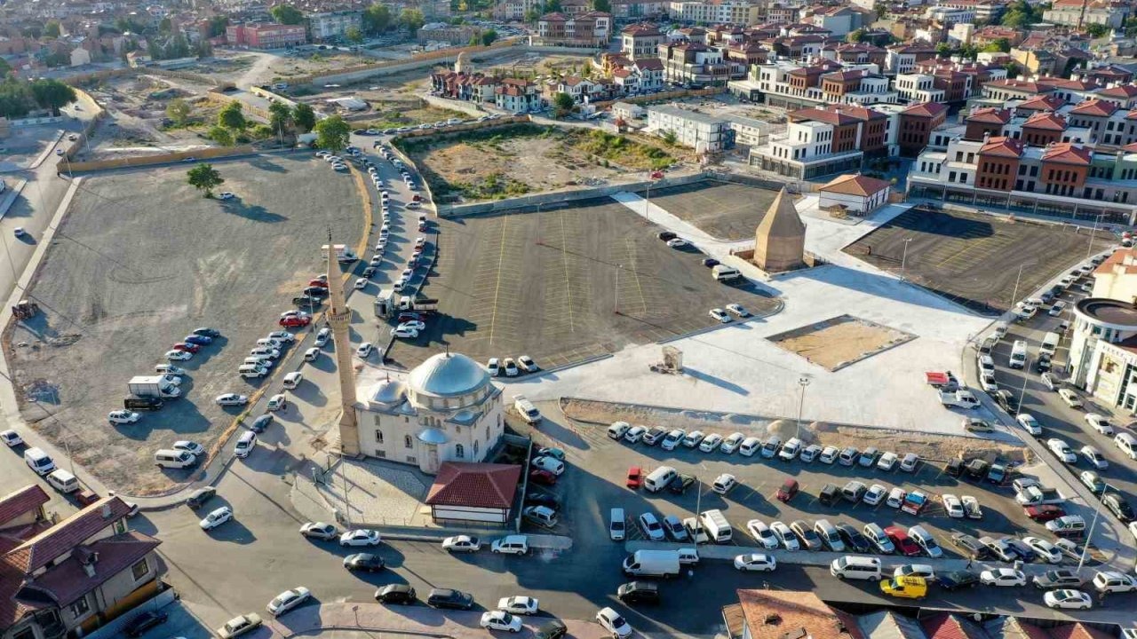 Suriçi ve Bedesten trafiği nefes alacak, 850 araçlık otopark hizmete girdi