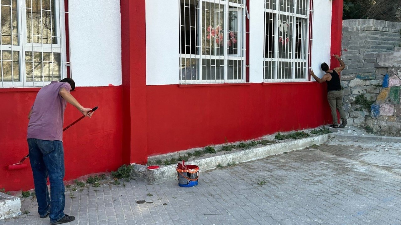 Kuşadası’nda okullar Denetimli Serbestlik iş birliğiyle yenilendi
