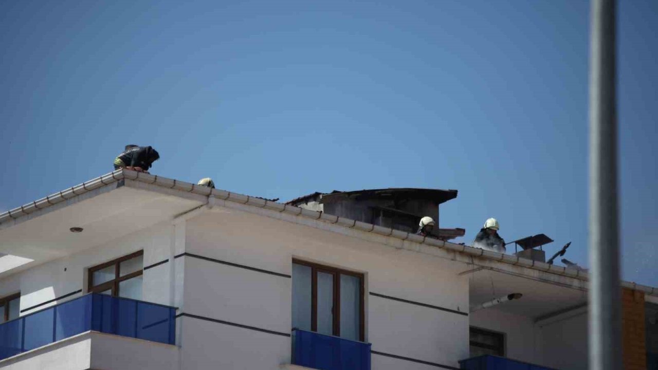 Konya’da 5 katlı apartmanda yangın paniği