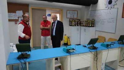 Arslantürk, Bahçeşehir Gençlik Merkezi’ni inceledi