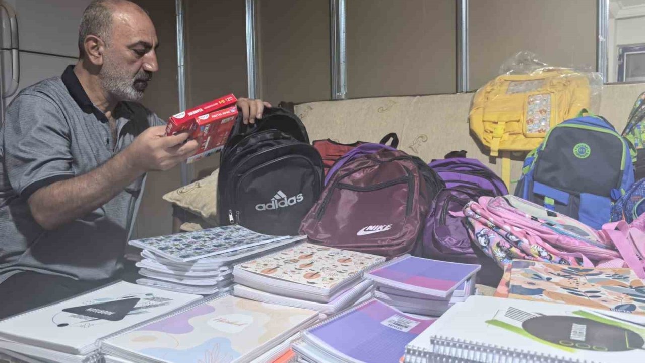 Diyarbakır’da hayırseverlerin desteğiyle öğrencilere kırtasiye malzemesi desteği
