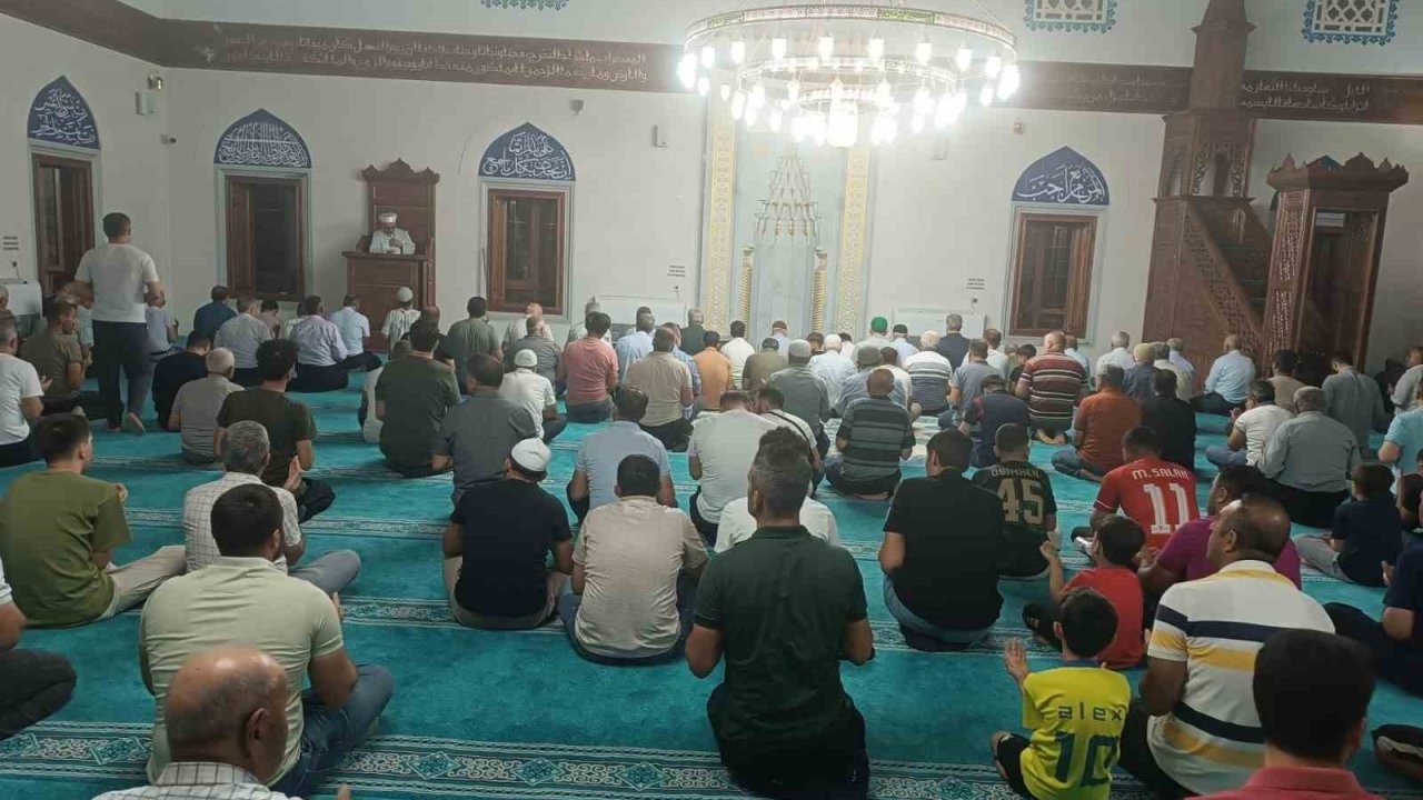 Besni’de Mevlid Kandili dualarla idrak edildi