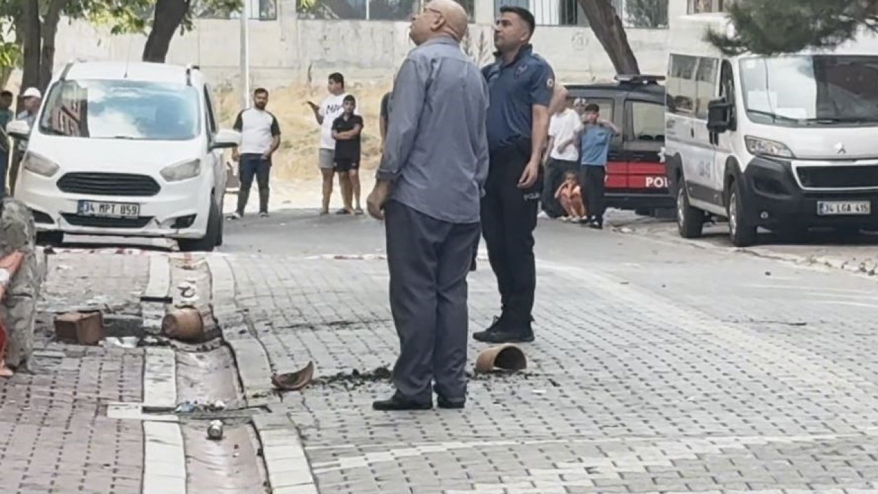 Evini yakmaya çalıştı, müdahale eden polise saksı attı