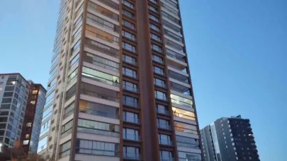 Boşanma aşamasındaki eşini çocuklarının yanında öldürdü