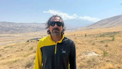 Ağrı Dağı’nın zirvesinde buzul çatlakları görüntülendi