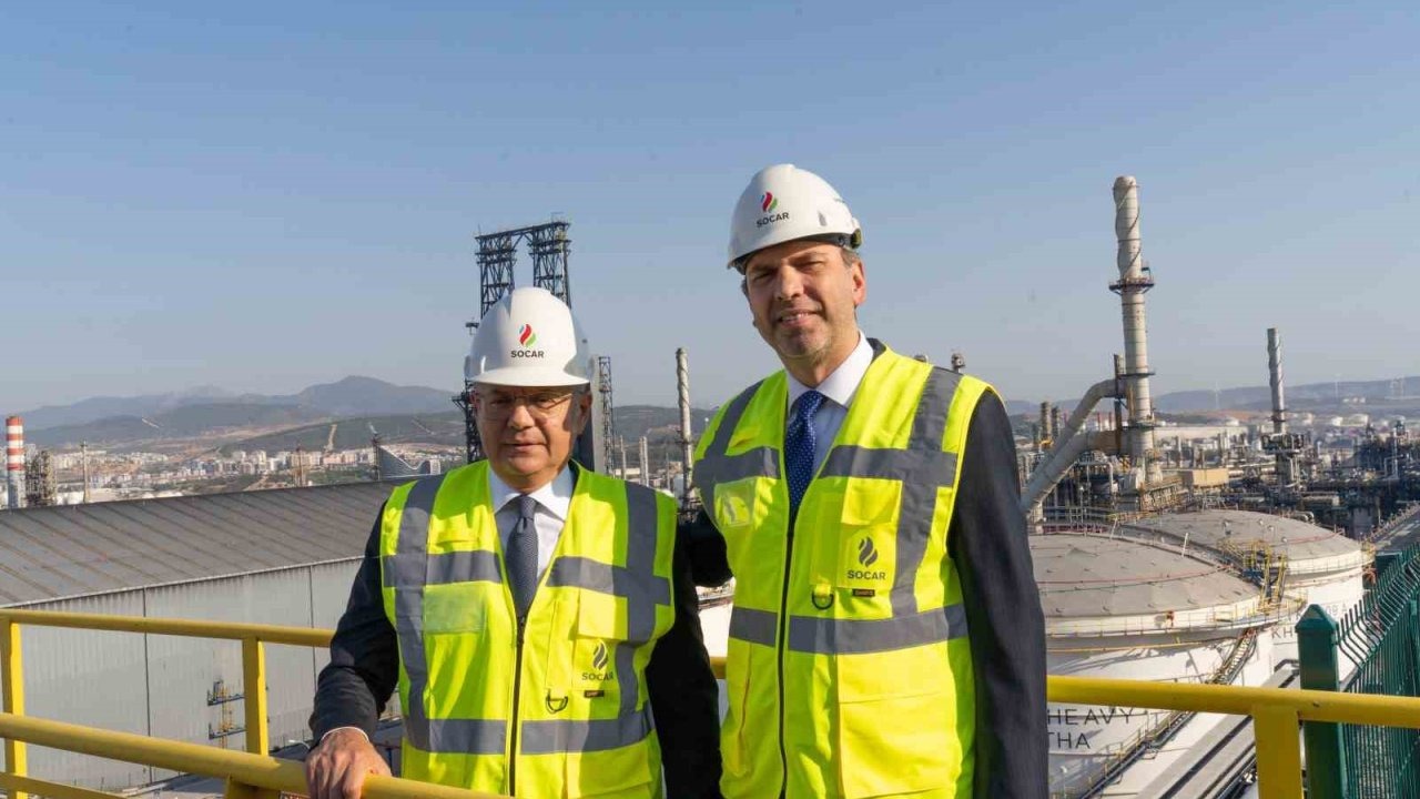 Azerbaycan Enerji Bakanı Şahbazov ve Bakan Bayraktar, SOCAR Türkiye’nin Aliağa’daki üretim sahasını ziyaret etti