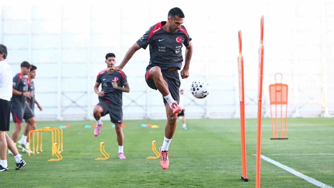 A Milli Futbol Takımı, İspanya maçı hazırlıklarına başladı