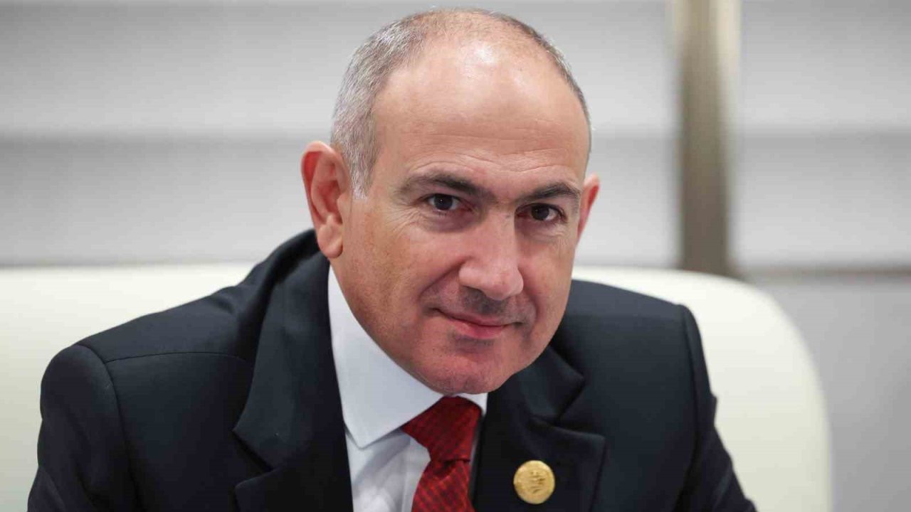 Azerbaycan, Paşinyan’ın uçağının hava sahasını kullanmasına izin verdi