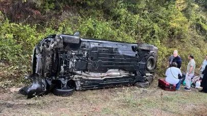 Kastamonu’da hafif ticari araç takla attı: 3 yaralı