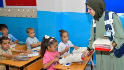 Esenyurt Belediyesi 26 bin öğrenciye kırtasiye seti dağıttı