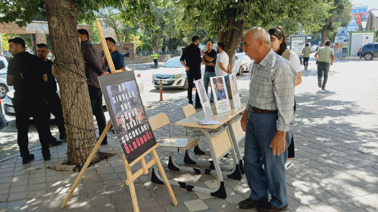 AK Parti Gençlik Kollarından Anlamlı Etkinlik: “Boş Sıralar”