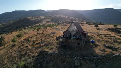 Malatya’da bin 600 rakımdaki bungalov evi görenler bir daha bakıyor