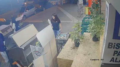 Önüne çıkan otomobilden kaçmak isterken devrilip başka aracın altına girdi: 1 yaralı