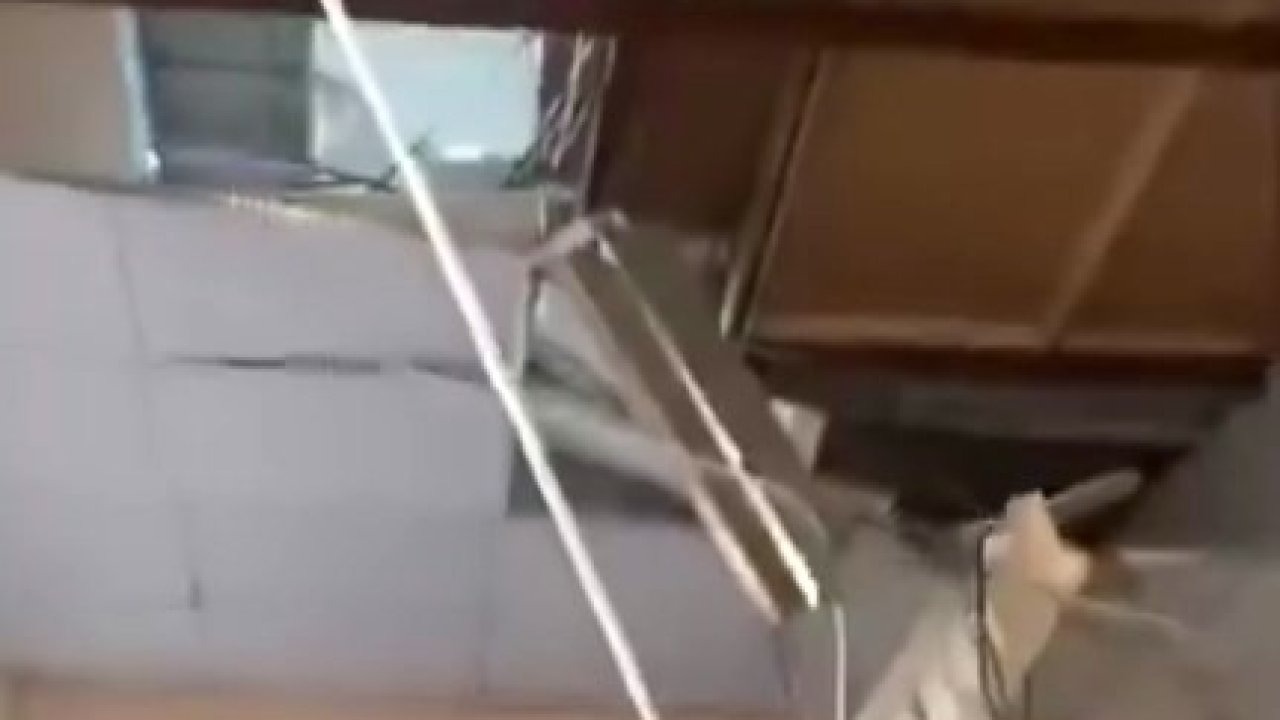 Asma tavan kısmen çöktü, 1 kişi yaralandı