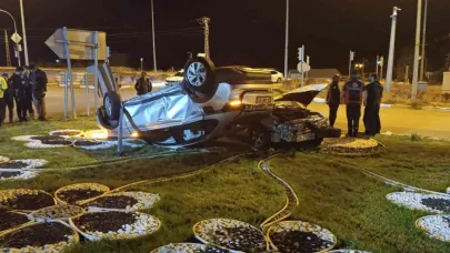 Sivas’ta iki otomobil çarpıştı, sürücüleri yaralandı