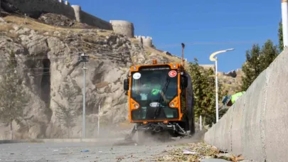 Van Büyükşehir Belediyesinden kapsamlı park temizliği