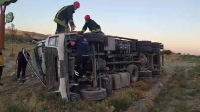 Karapınar’da kamyon devrildi: 2 yaralı