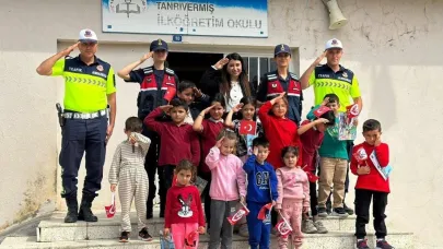 Jandarma ekipleri tarafından okul çevrelerinde sıkı denetim