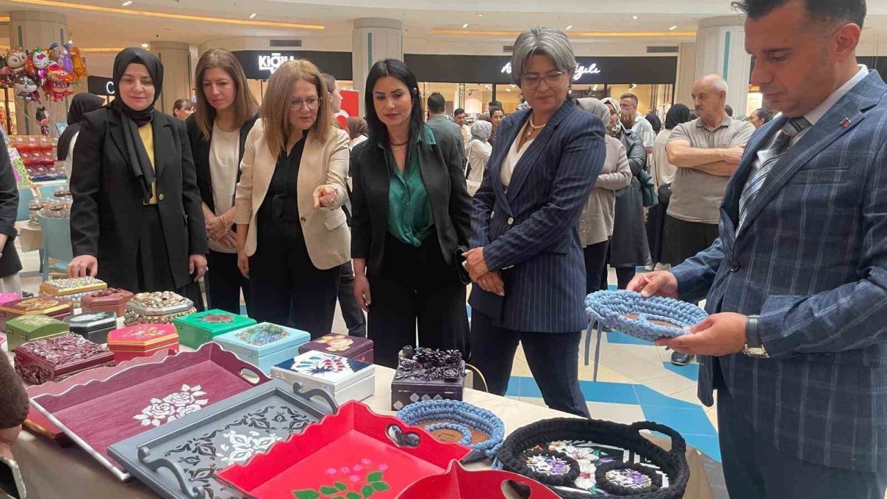 Tatlı keşifler projesi ile çocukların hayalleri sergiye dönüştü
