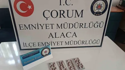 Polisin durdurduğu şahısların üzerinden 56 adet sentetik ecza hapı çıktı