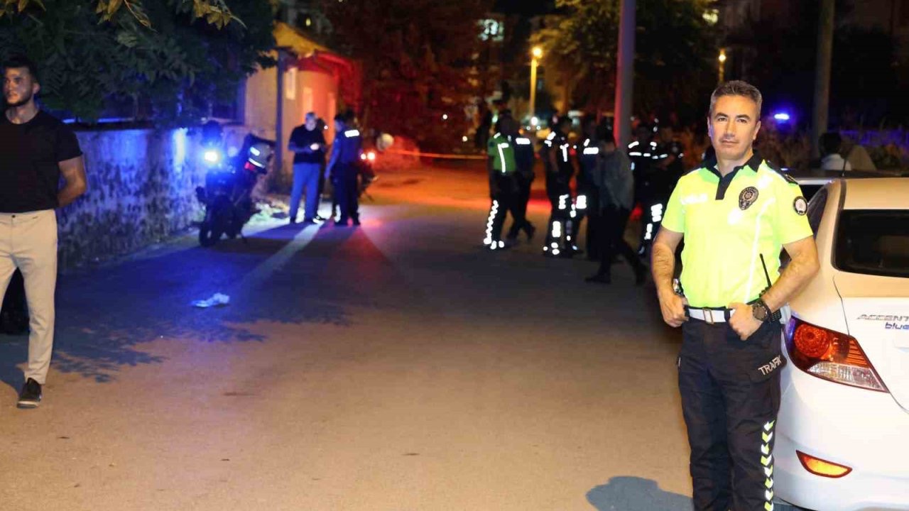 Önce komşusunu sonra annesi ile kardeşini ardından kendini vurdu