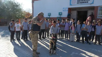 Jandarma ekiplerinden öğrencilere trafik eğitimi