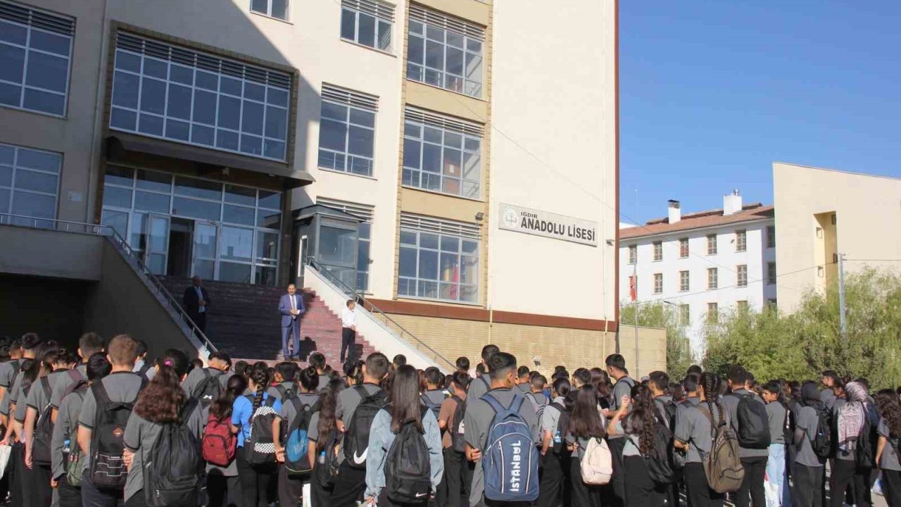 Gün, Iğdır Anadolu Lisesi’ni ziyaret etti