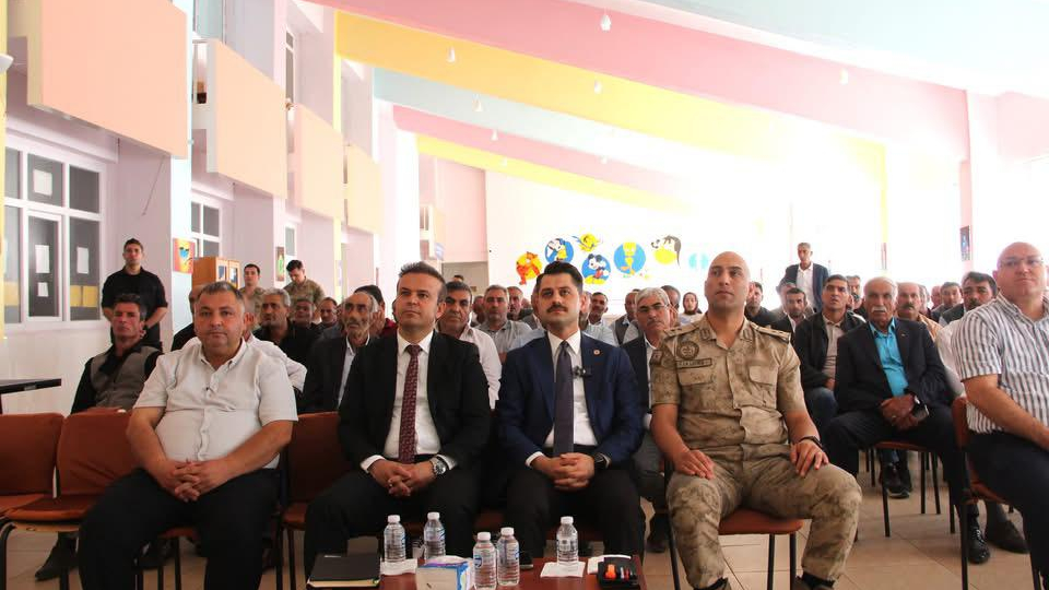 Tarım Müdürlüğü Hem Vatandaşı Bilgilendiriyor, Hem de Şapla Mücadele Ediyor