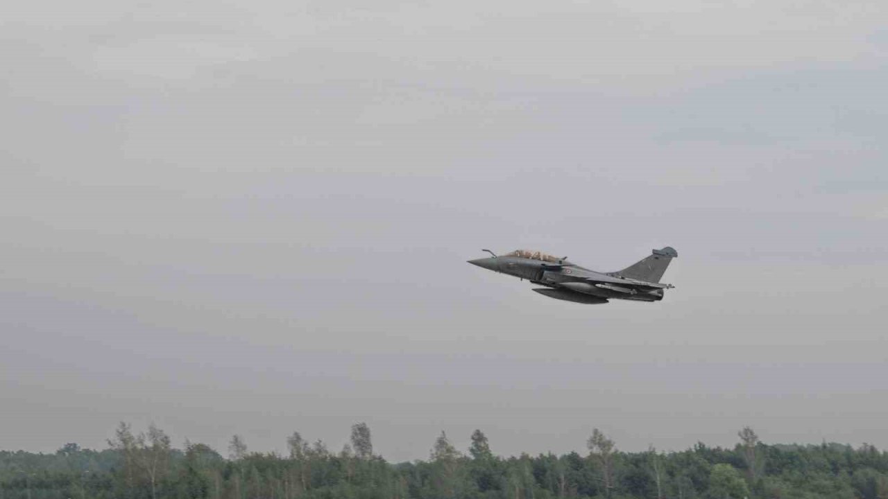 Polonya’da NATO savaş uçakları Rus tehdidi nedeniyle Ukrayna sınırına sevk edildi