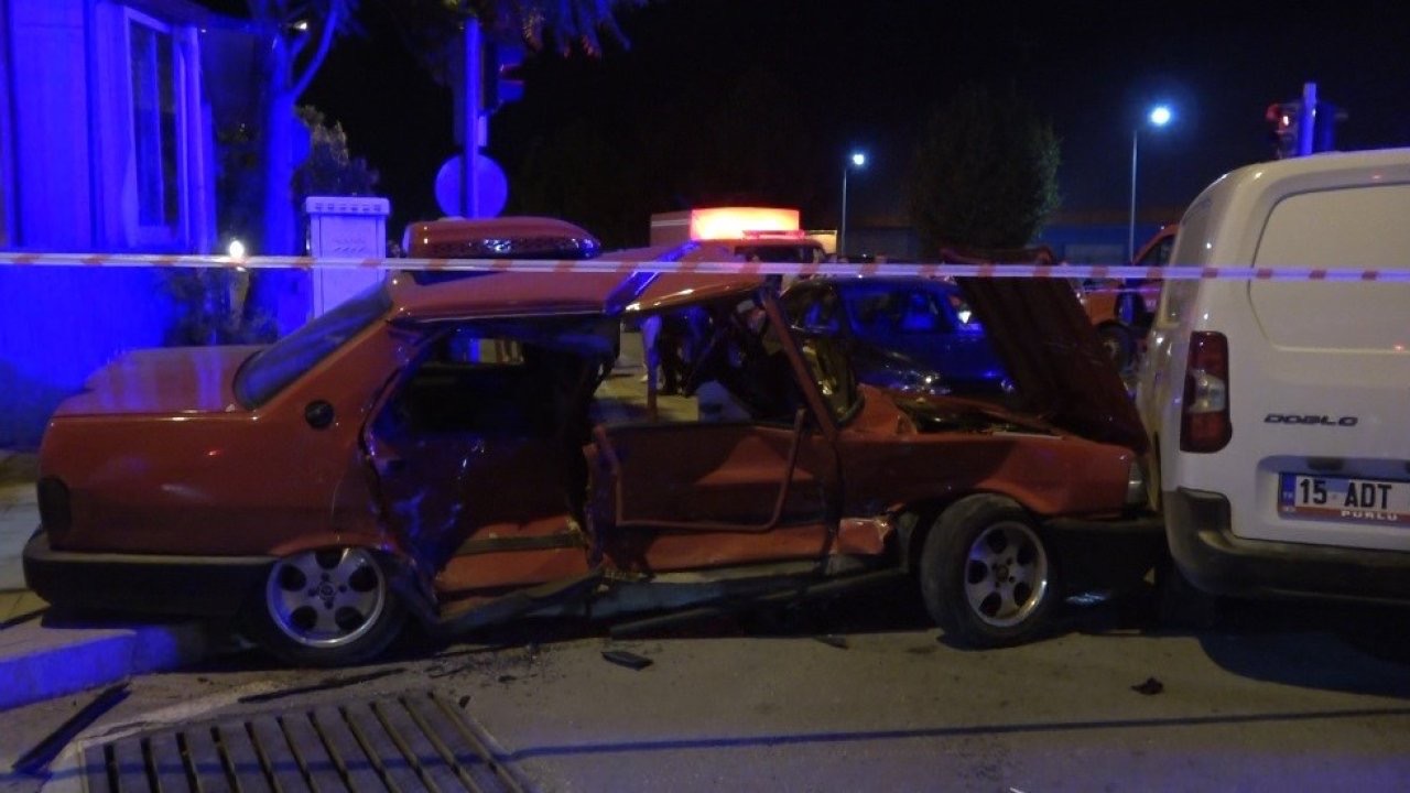 Burdur’da feci kaza: 1 ölü 4 yaralı