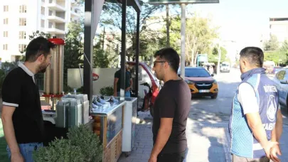 Van Büyükşehir Belediyesi kaldırım ve yollara bırakılan malzemeleri topladı