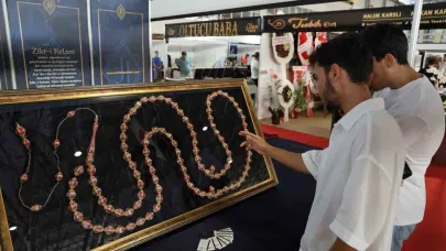 Değer biçilemiyor: Kur’an-ı Kerim’in 604 sayfası tespihe nakşedildi