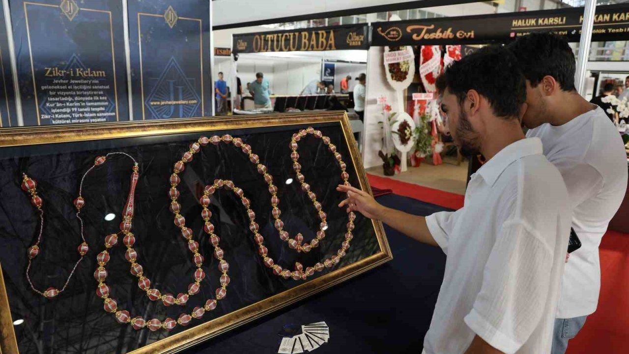 Değer biçilemiyor: Kur’an-ı Kerim’in 604 sayfası tespihe nakşedildi