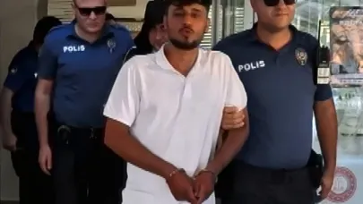 Tutuklanınca gazeteciye öpücük atıp, "Zeki Müren’e selam" dedi