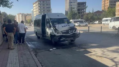 Elazığ’da minibüs otobüse çarptı: 8 yaralı