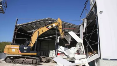Başköy’de kaçak depo yıkıldı