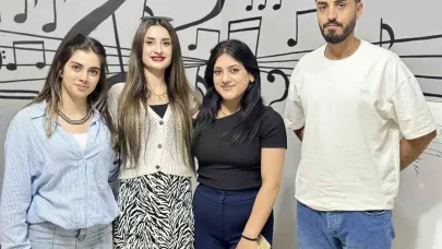 Kurduğu müzik akademisinde öğrencilerini üniversiteye hazırlıyor
