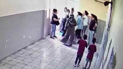 Kavga eden öğrencileri ayıran kadın öğretmeni veliler darbetti