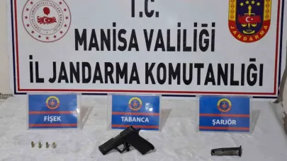 Şüpheli gençten tabanca ve mermi çıktı