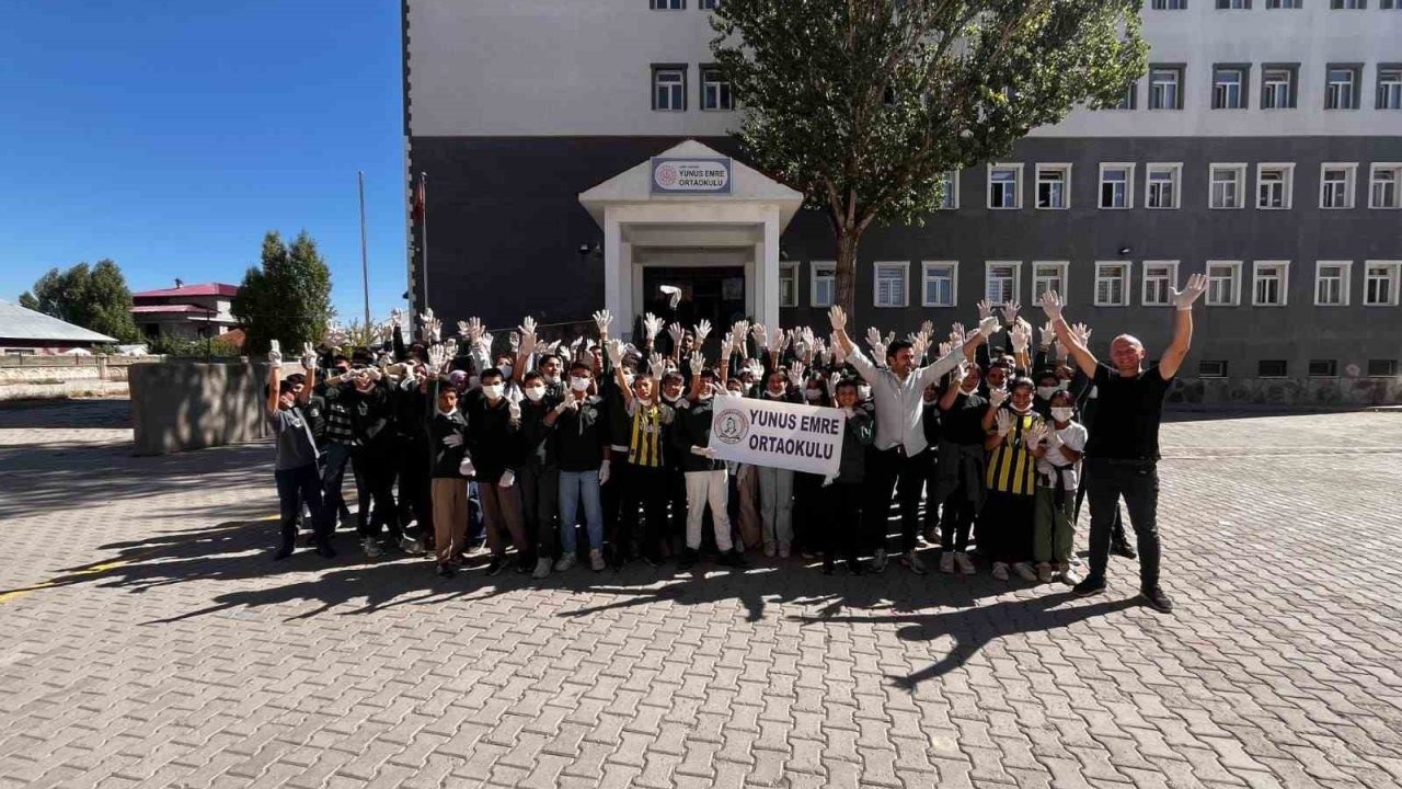 Patnos’ta öğrencilerden örnek davranış