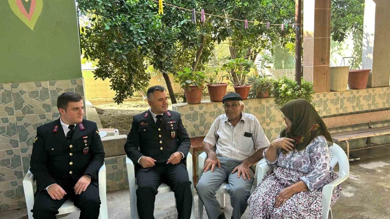 Jandarma şehit ailelerini unutmadı