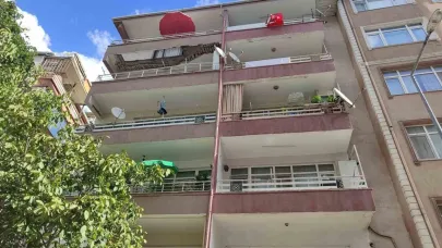 Güngören’de balkonu çöken 5 katlı bina boşaltıldı