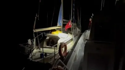 Yelkenli teknede 56 düzensiz göçmen yakalandı