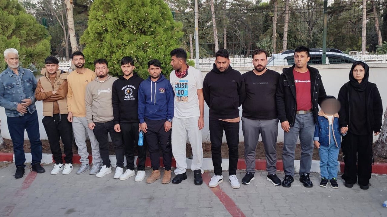 Edirne’de 12 düzensiz göçmen yakalandı, sürücü tutuklandı