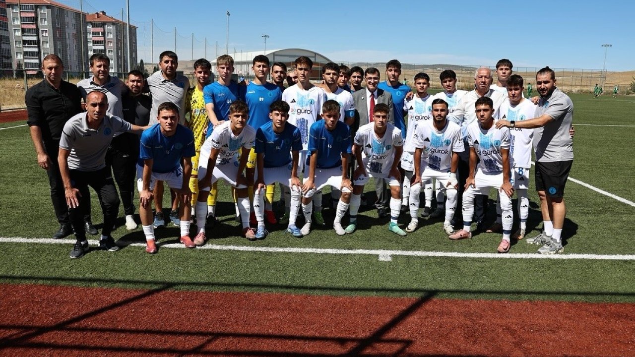 Başkan Kahveci’den genç futbolculara tam destek