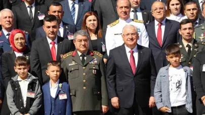 Milli Savunma Bakanı Güler: "PKK ve iktisatlı tüm gruplar yapılan çağrı ve alınan fesih kararı kapsamında derhal tüm terör faaliyetlerine son vermeli"