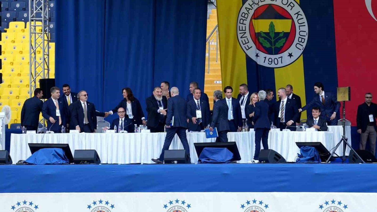 Fenerbahçe’de olağanüstü seçimli genel kurul toplantısı başladı